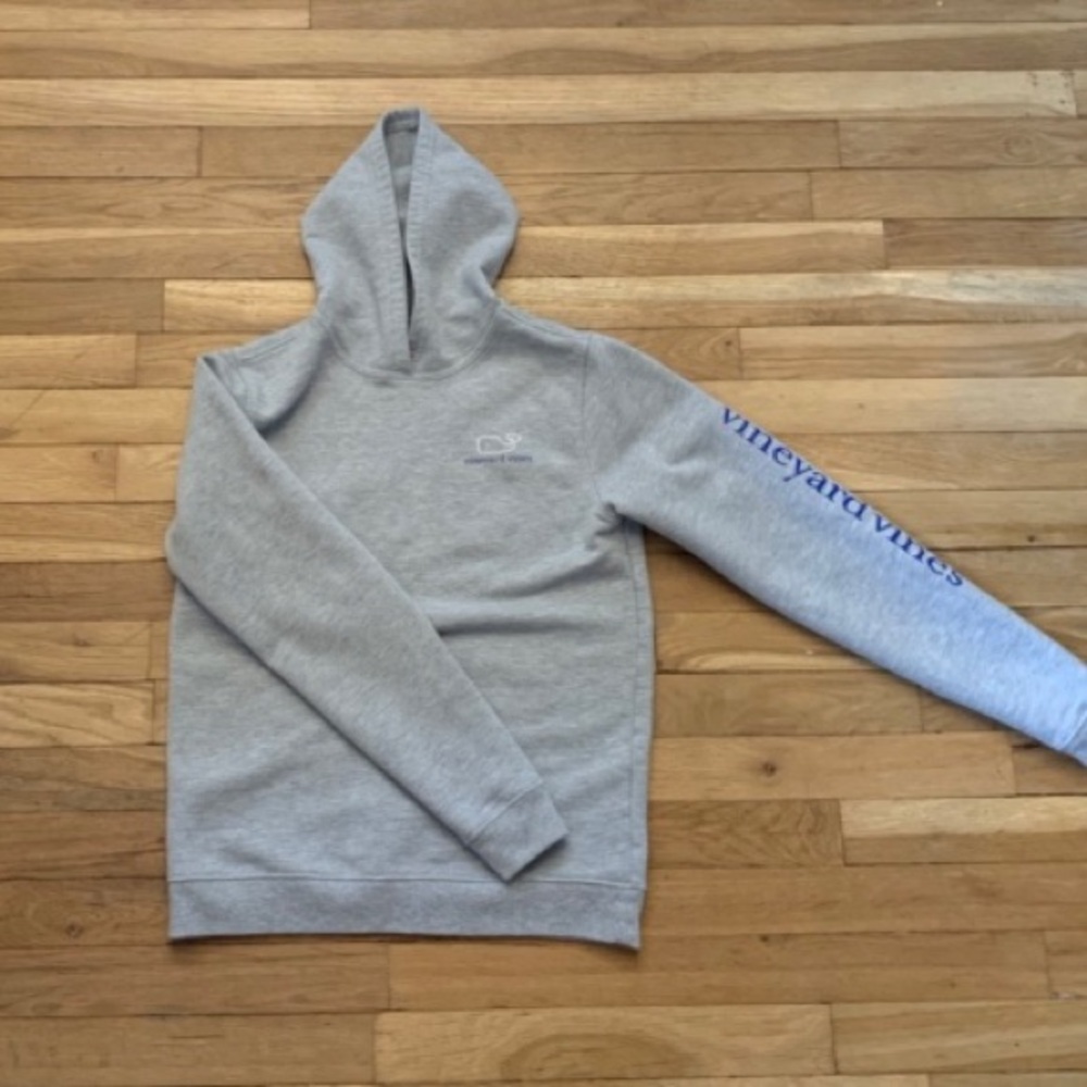 Vineyard vines sweatshirt